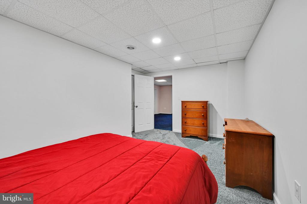 1585 HICKORY RUN COURT