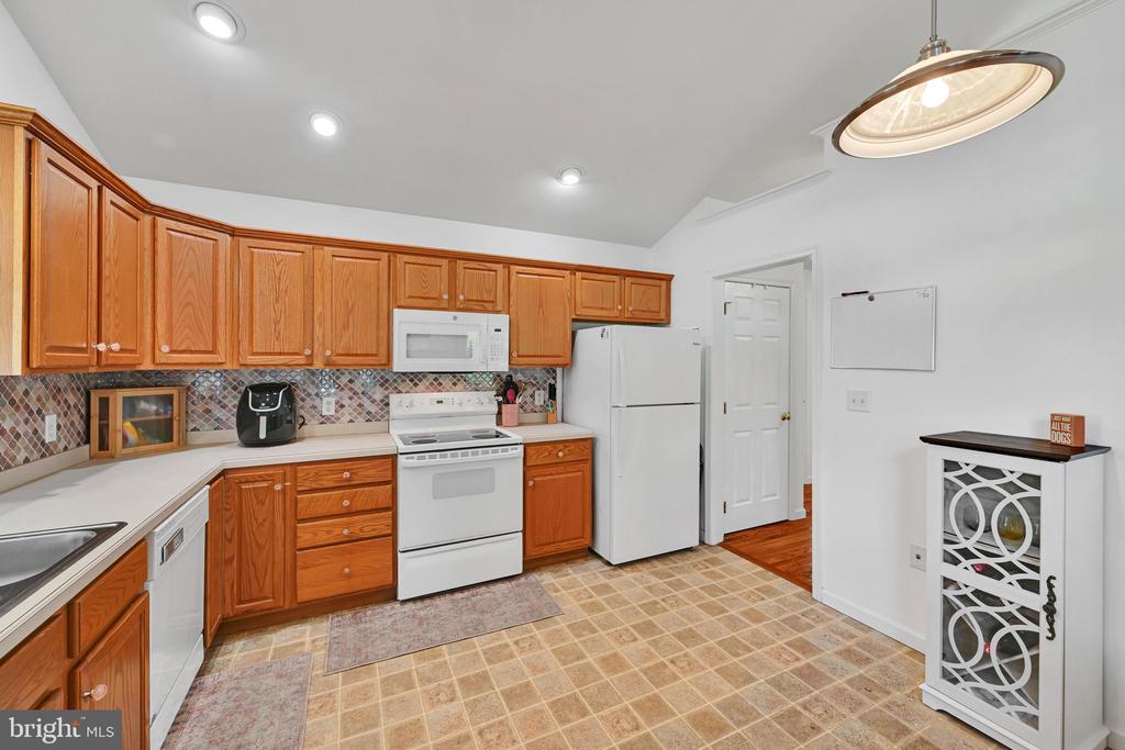 1585 HICKORY RUN COURT