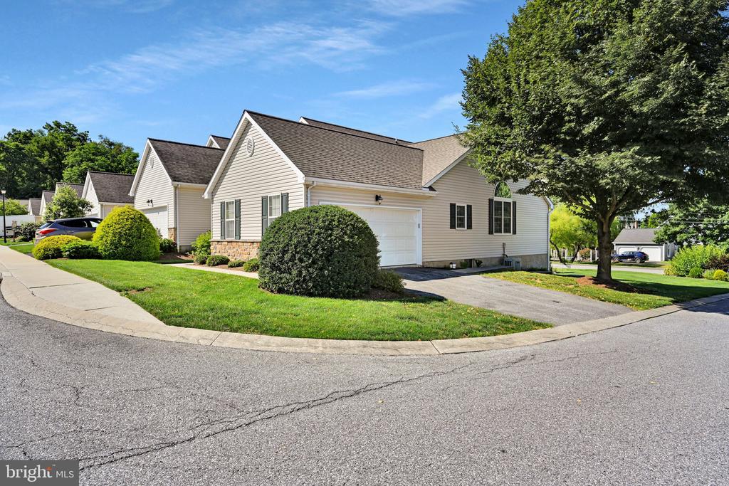 1585 HICKORY RUN COURT