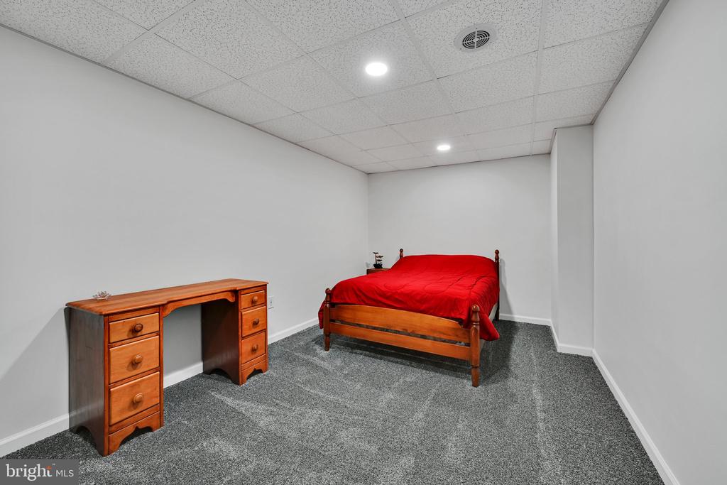 1585 HICKORY RUN COURT