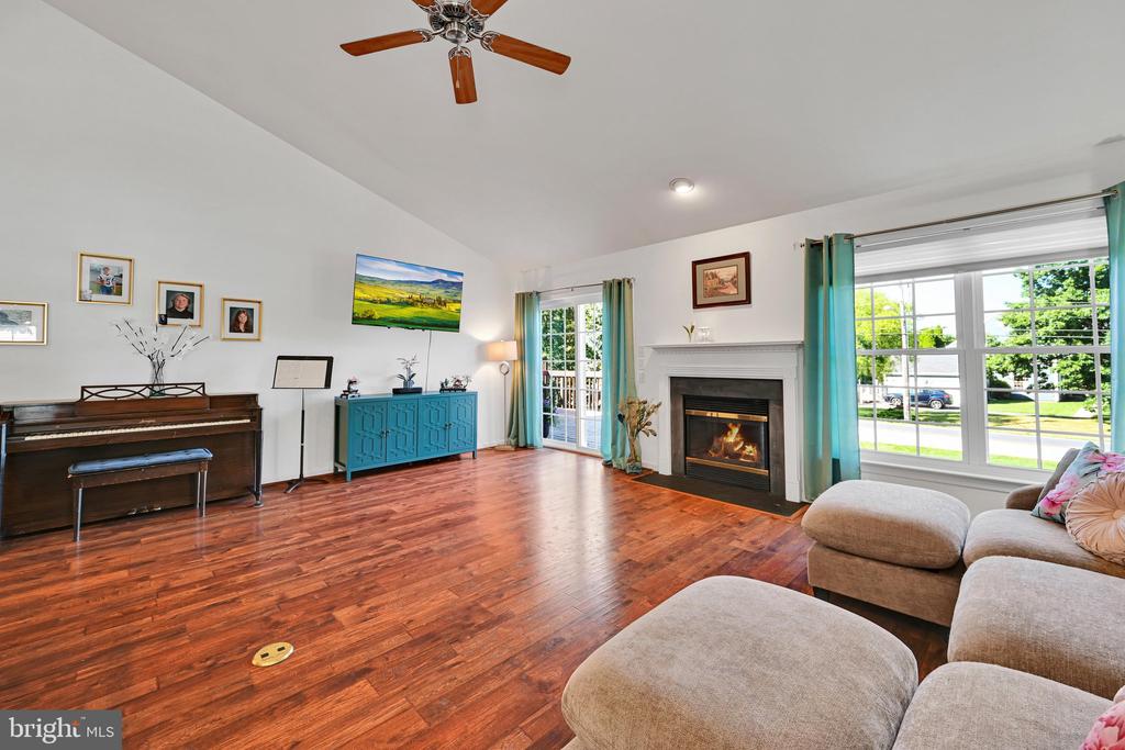 1585 HICKORY RUN COURT