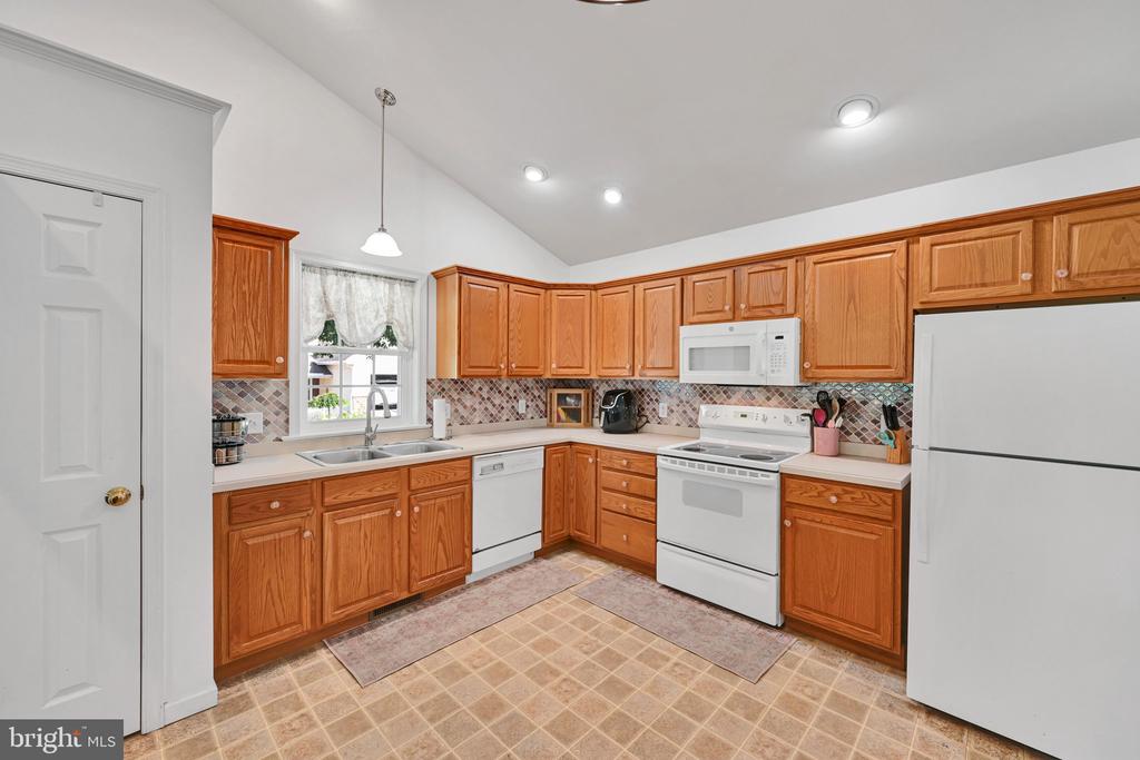 1585 HICKORY RUN COURT