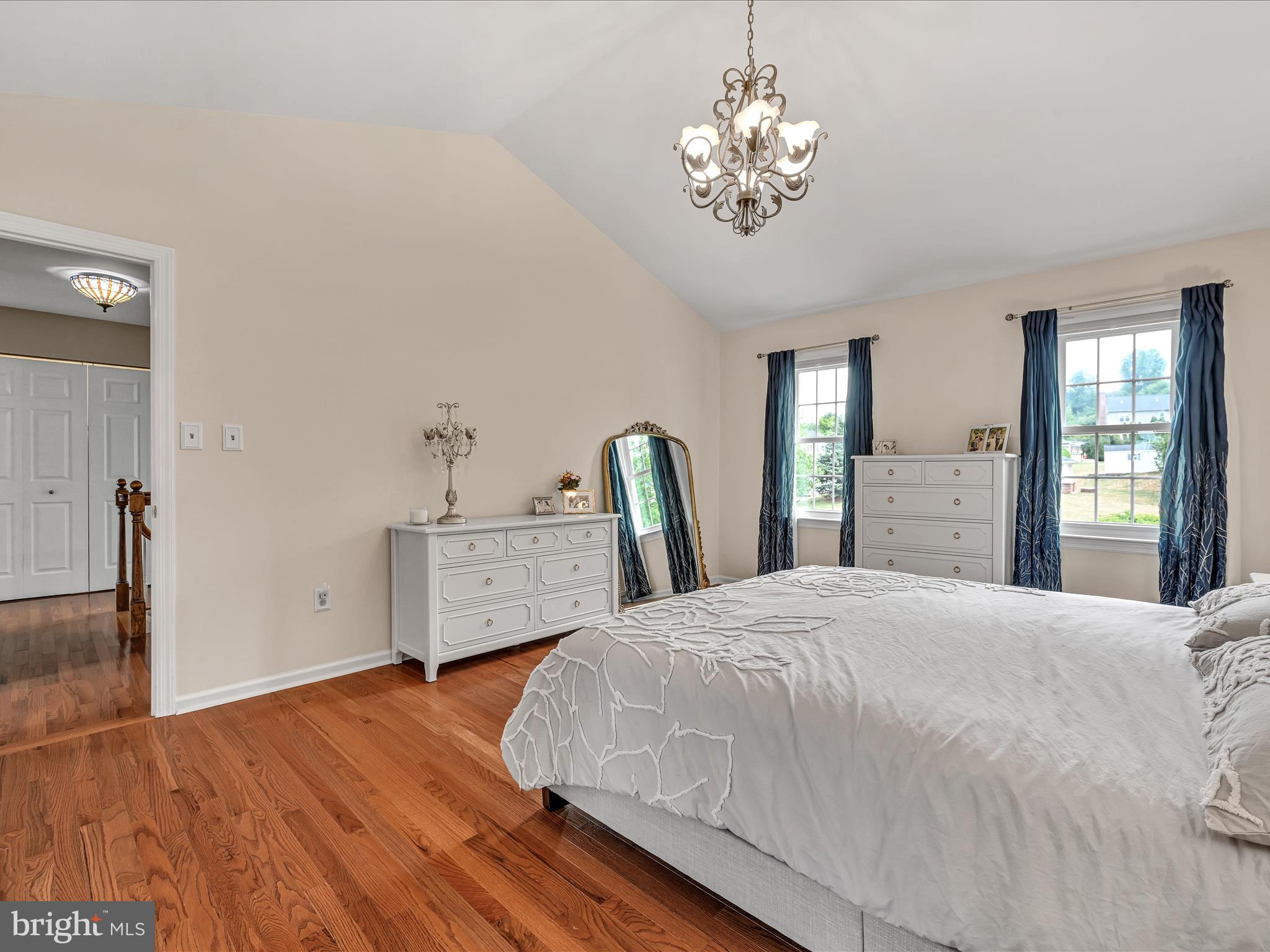 78 English Dr
