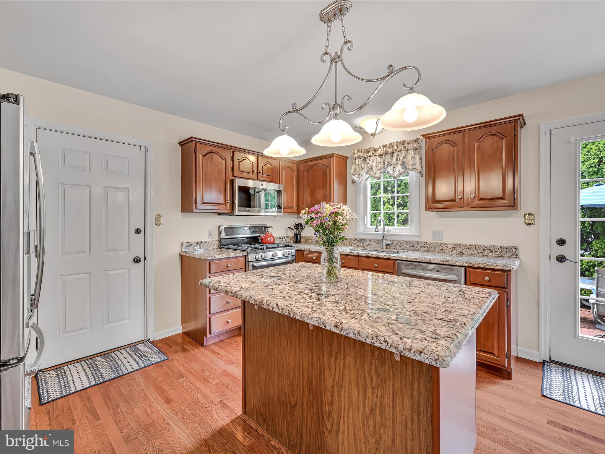 78 English Dr