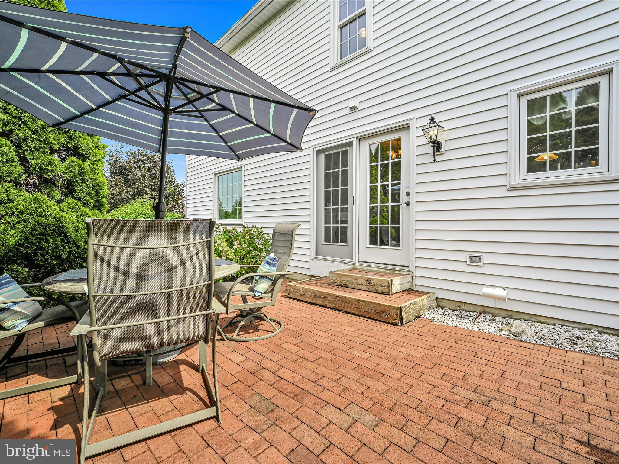78 English Dr