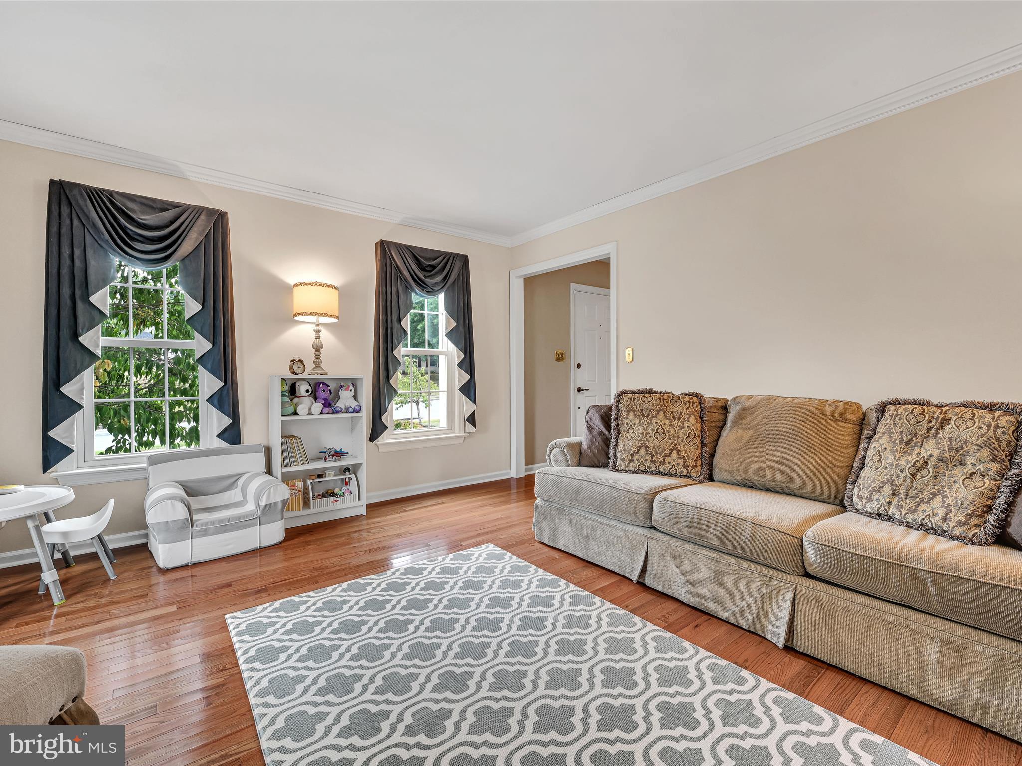 78 English Dr