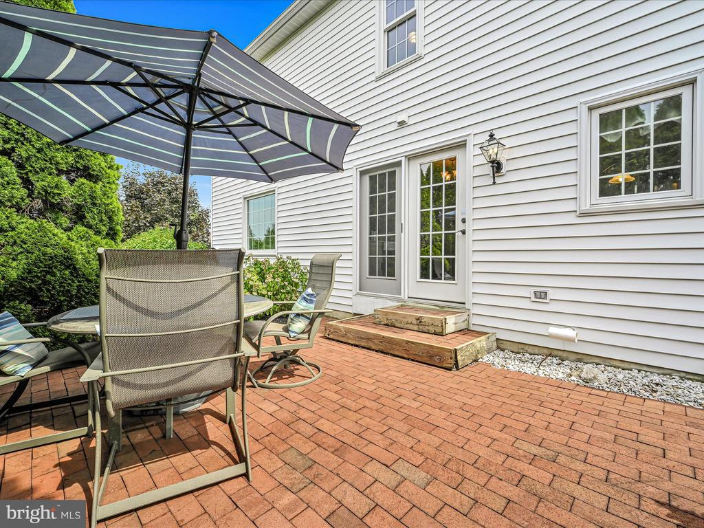 78 English Dr