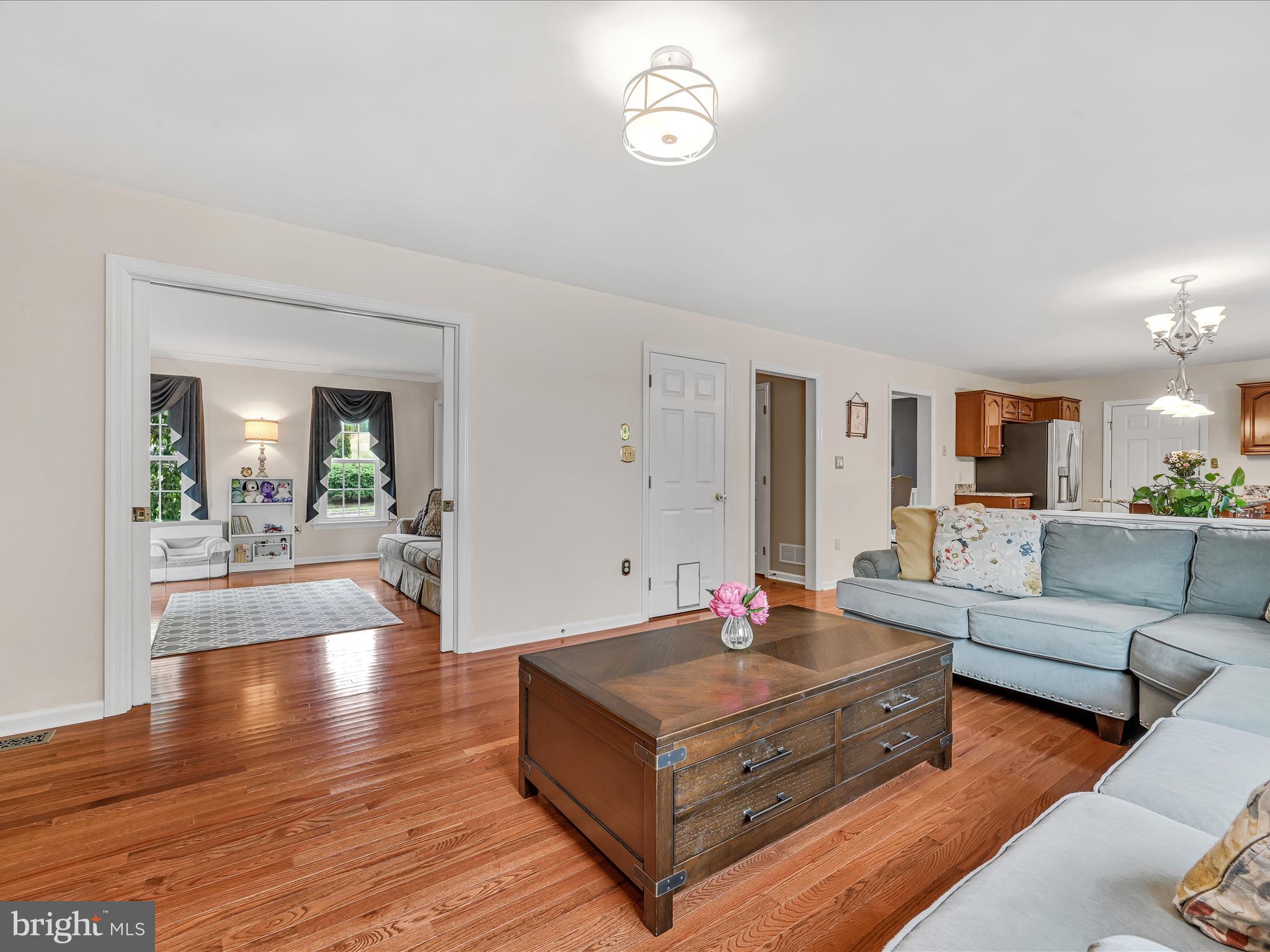 78 English Dr