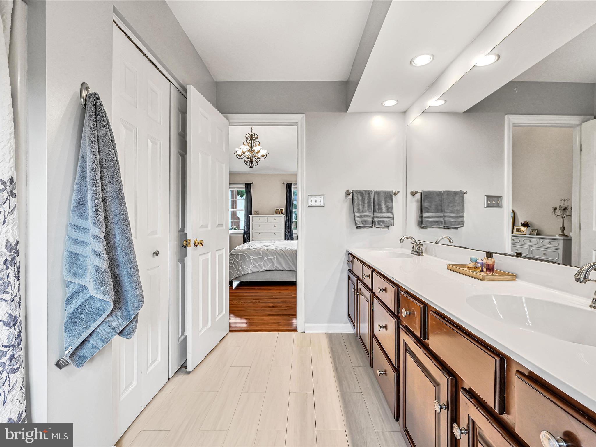 78 English Dr