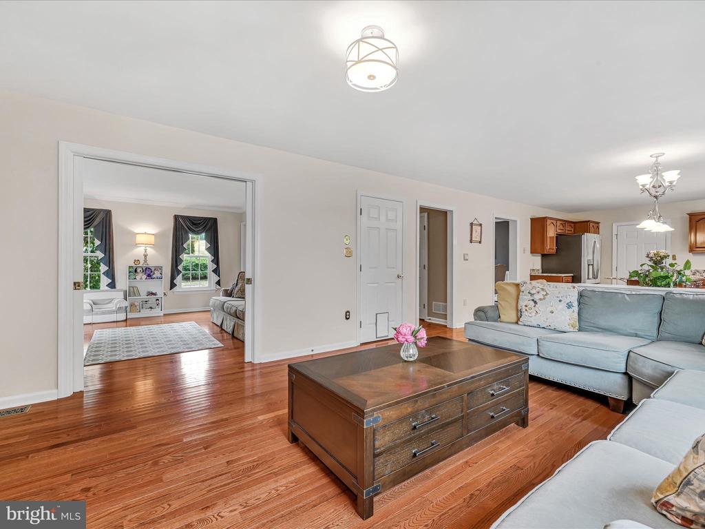 78 English Dr
