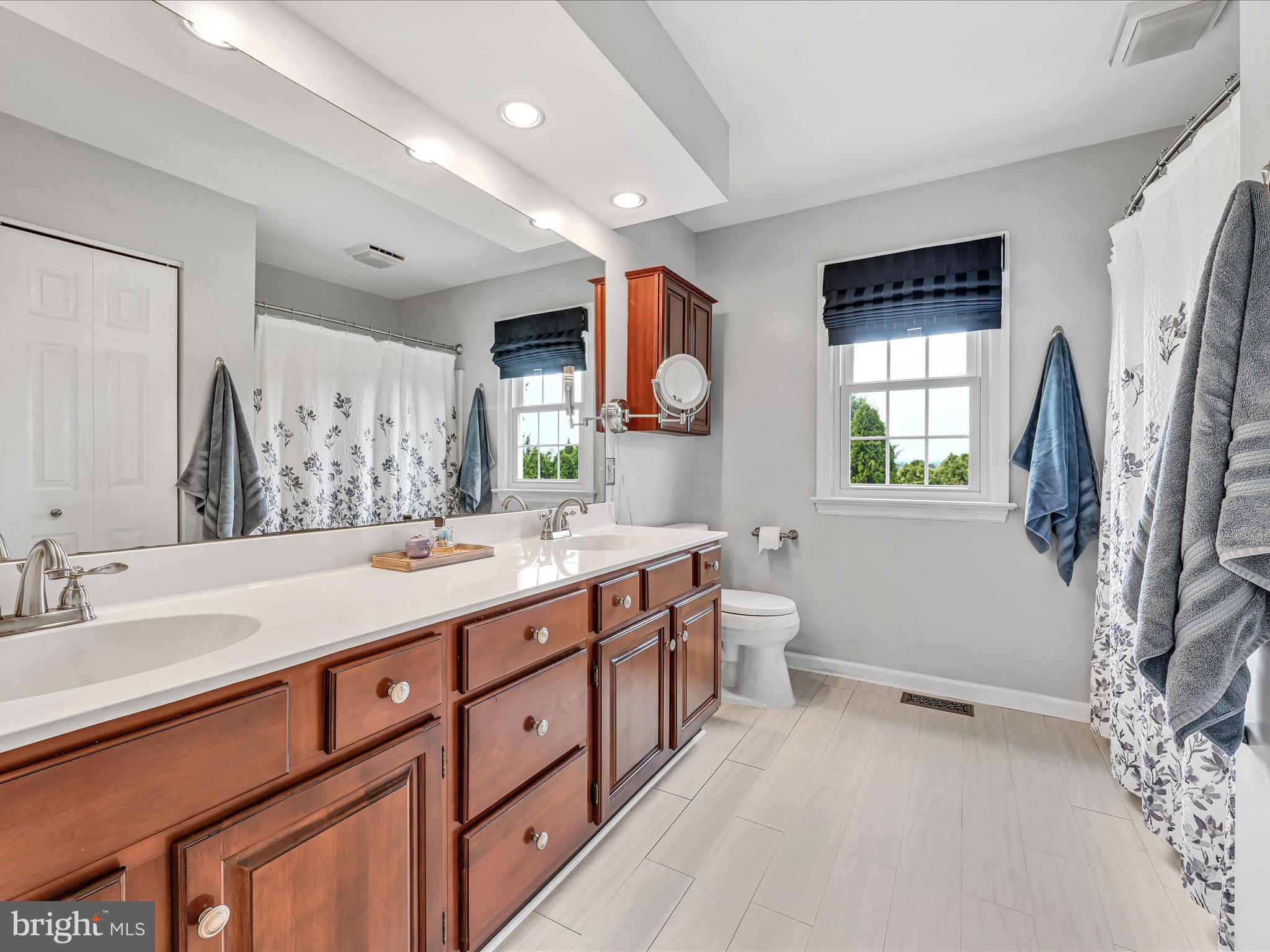 78 English Dr