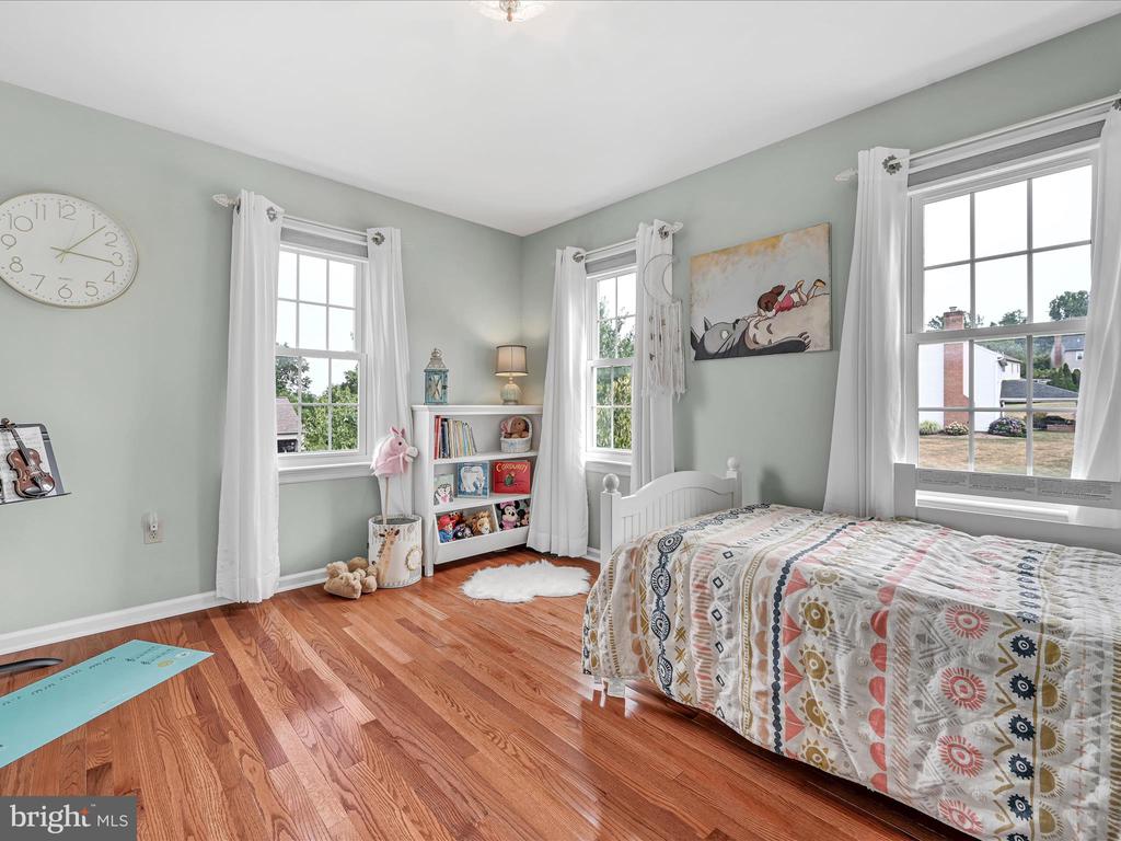 78 English Dr