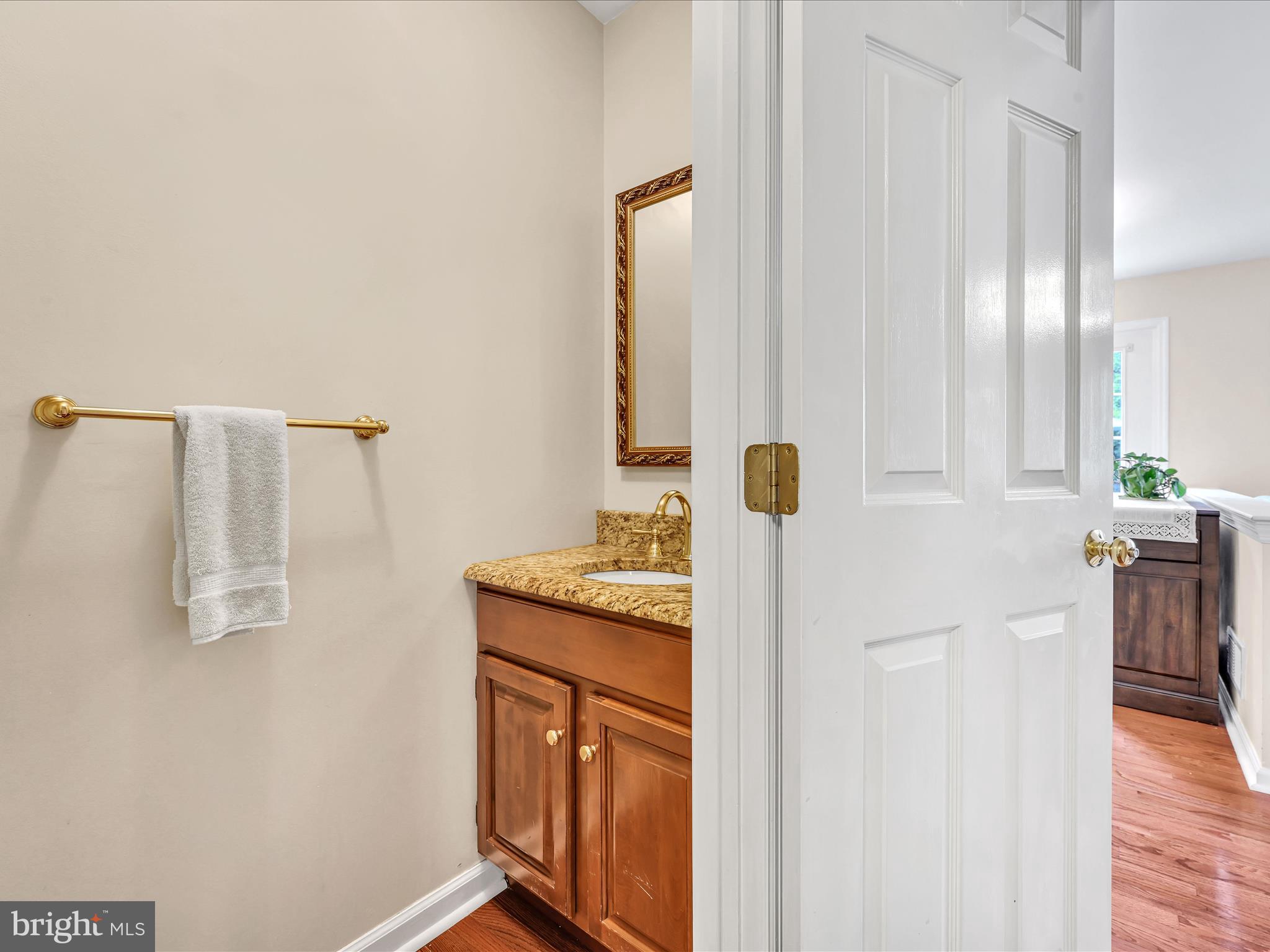 78 English Dr
