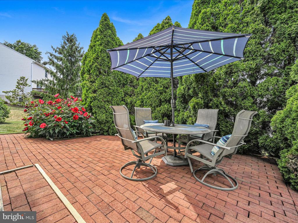 78 English Dr