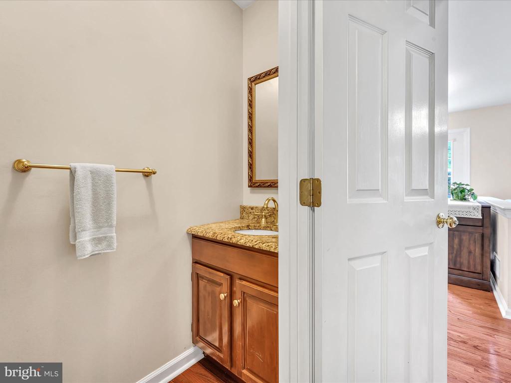 78 English Dr