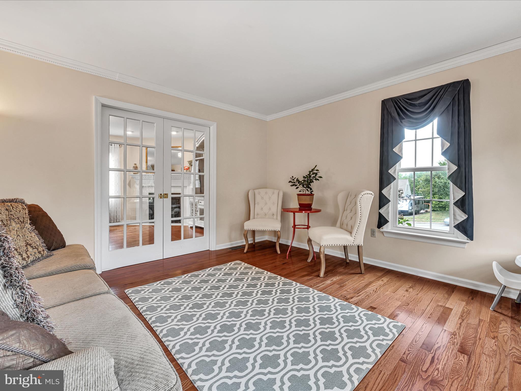78 English Dr