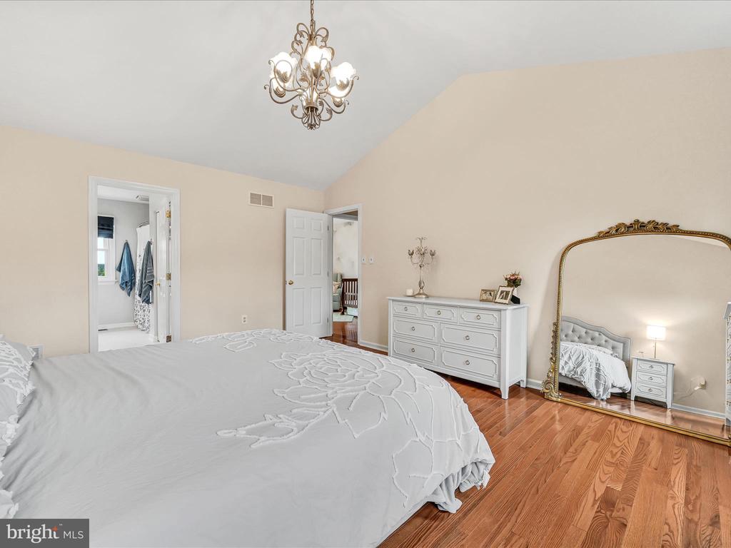 78 English Dr