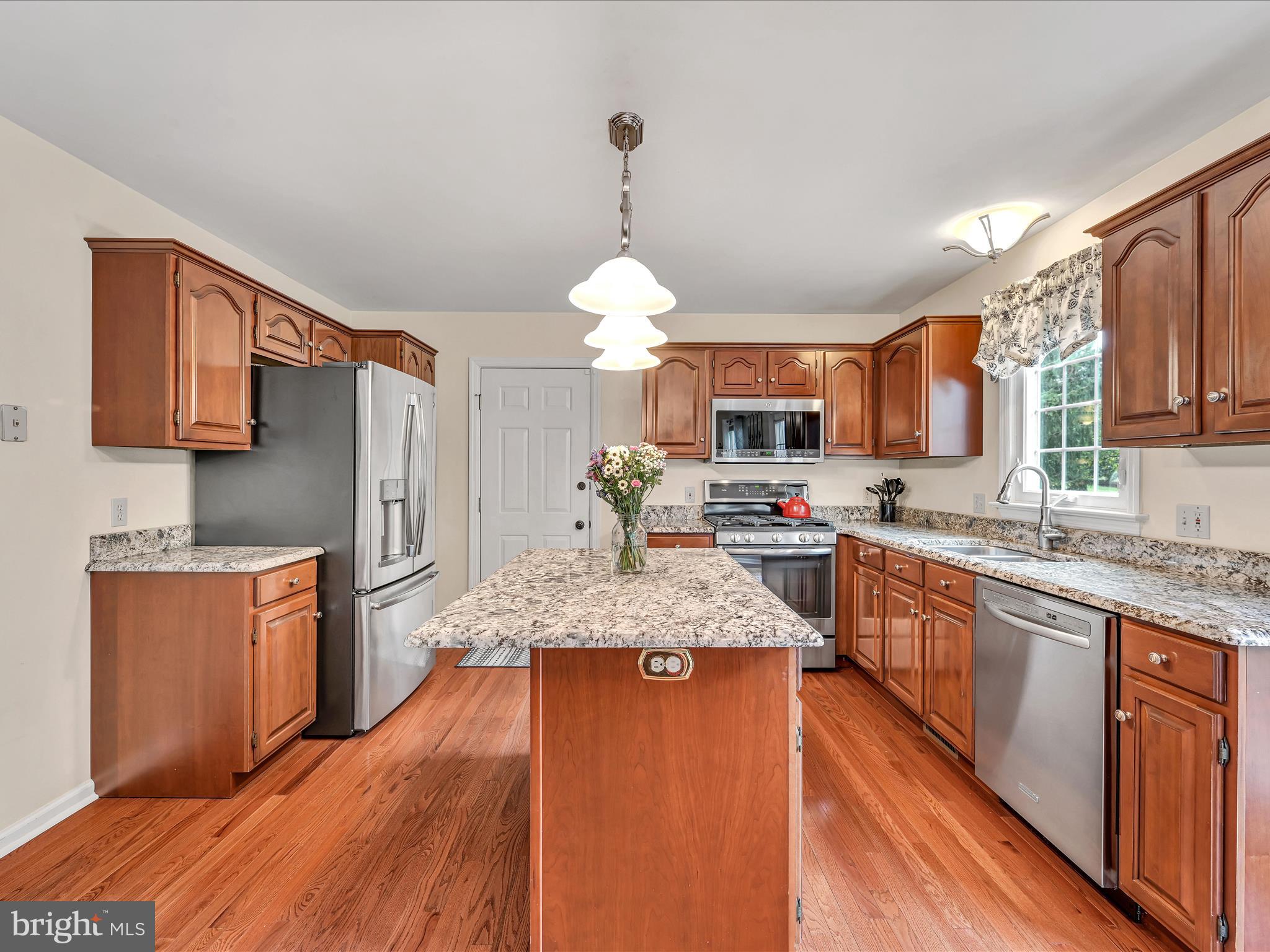 78 English Dr