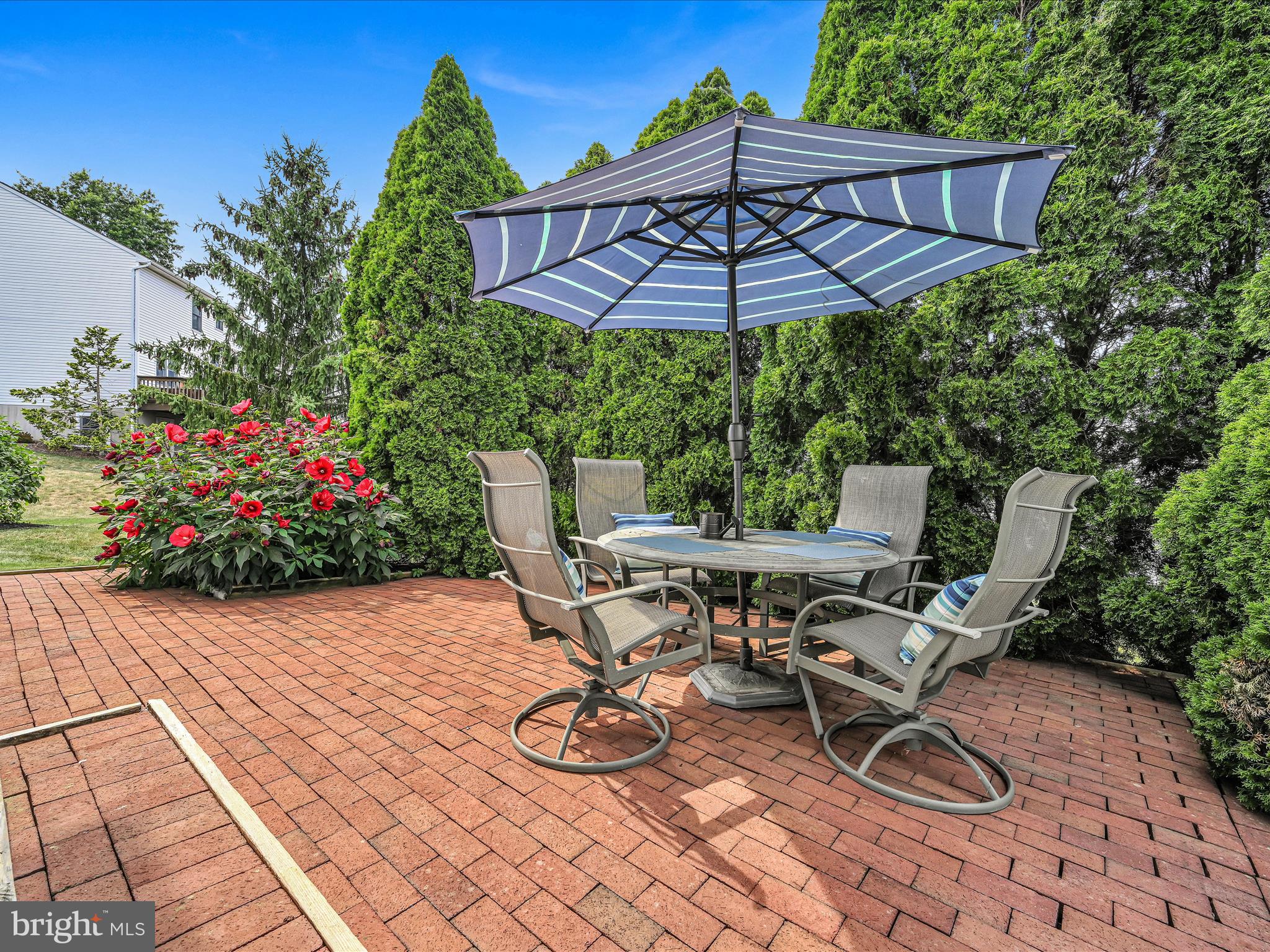 78 English Dr