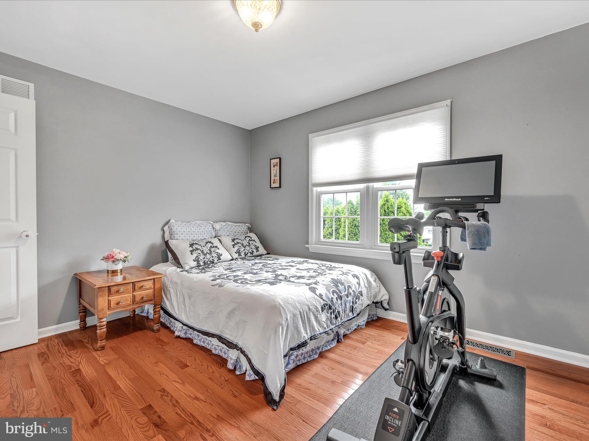 78 English Dr