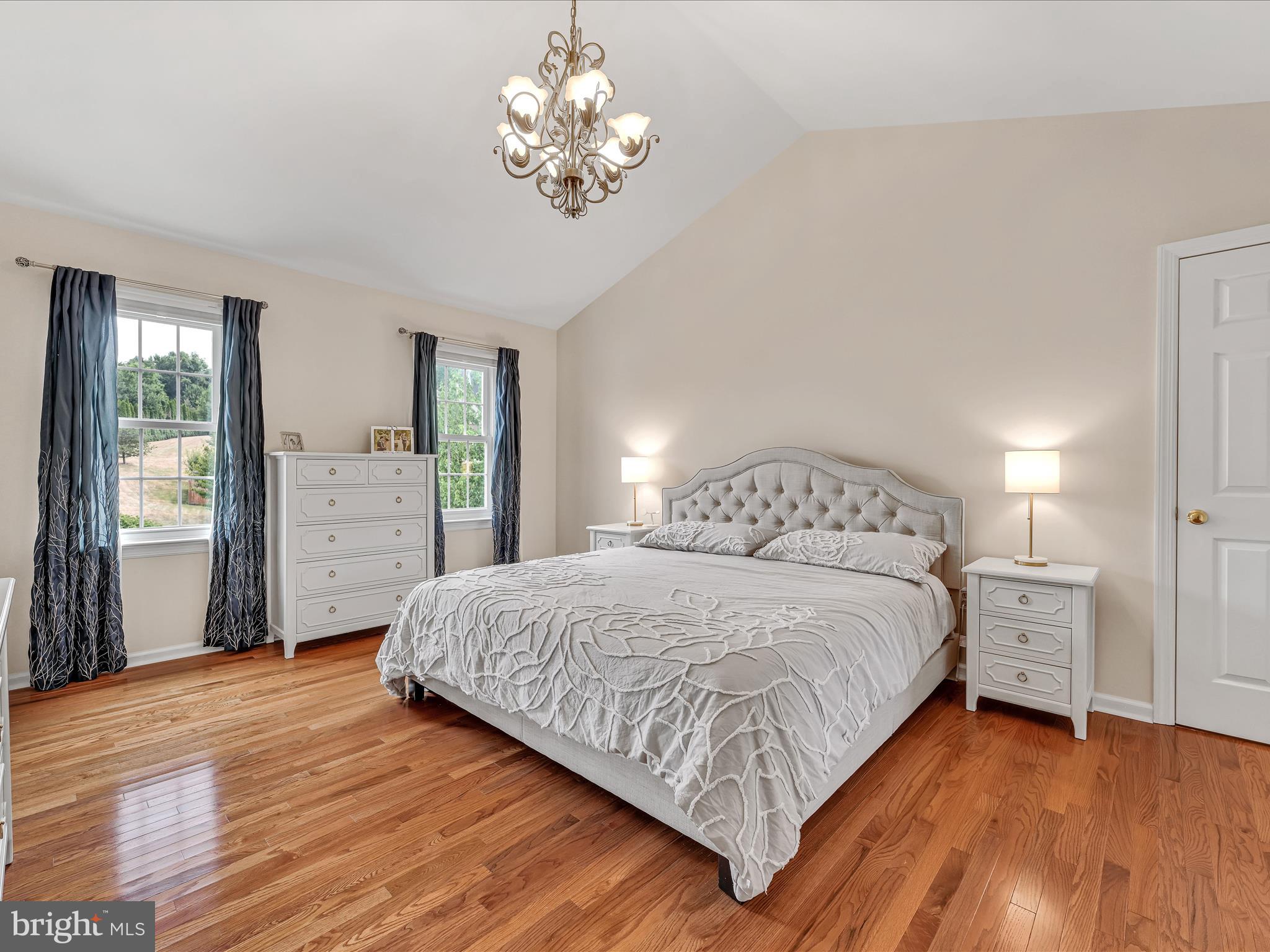 78 English Dr
