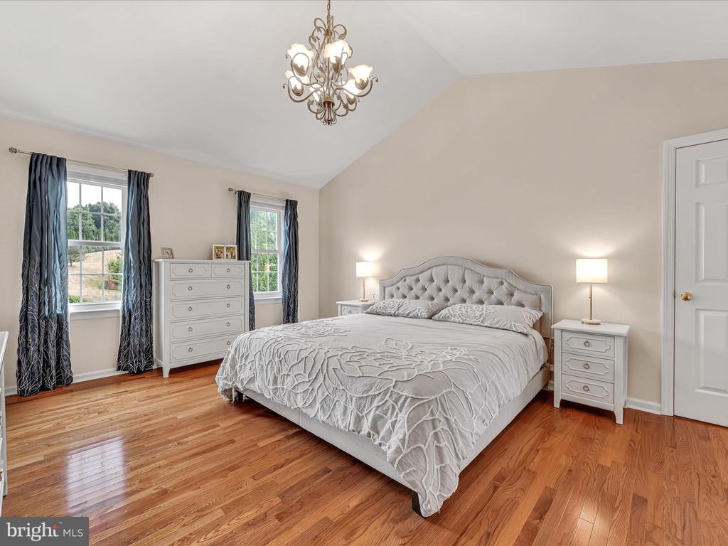 78 English Dr