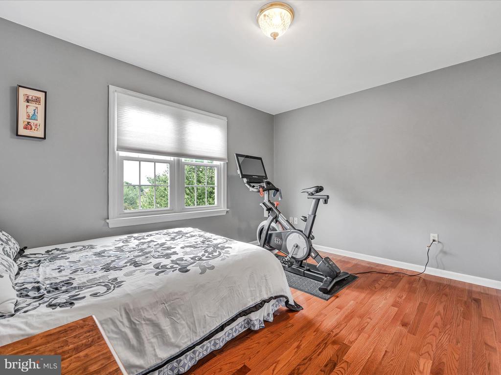 78 English Dr