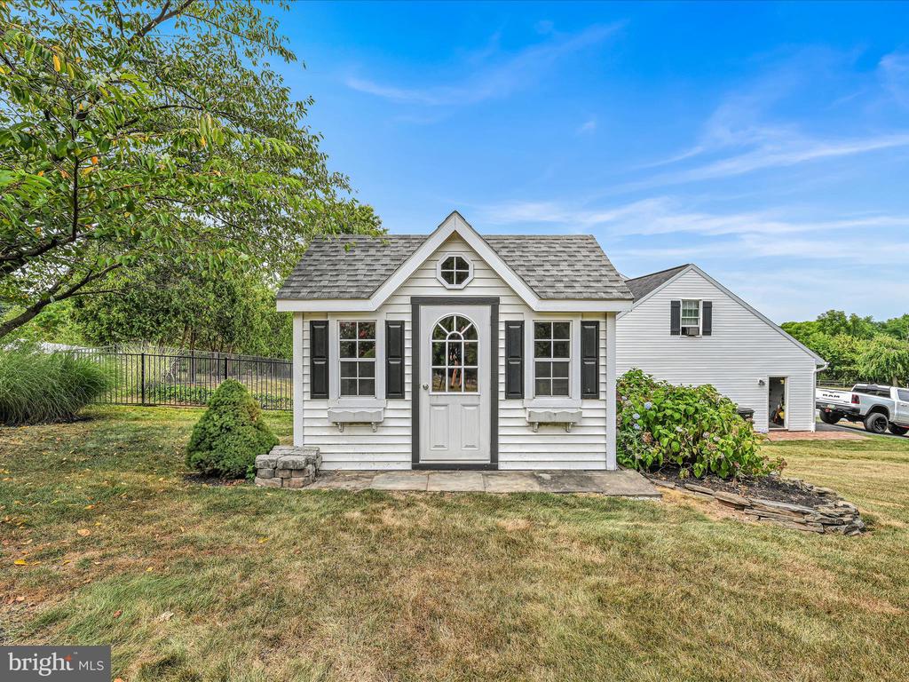 78 English Dr