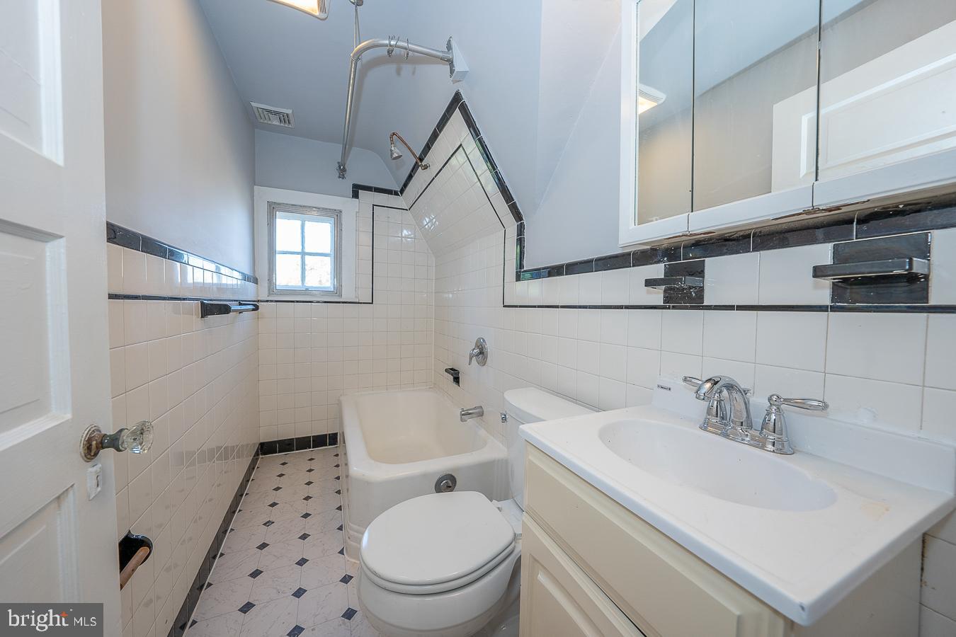 211 Grayling Ave #3