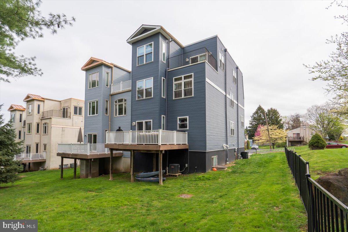 211 Church St