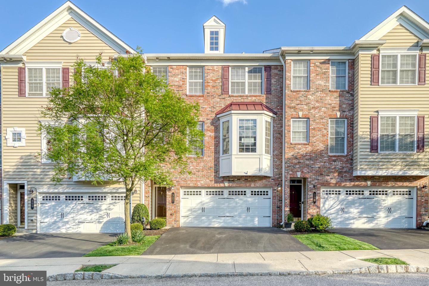 307 Ebony Ct