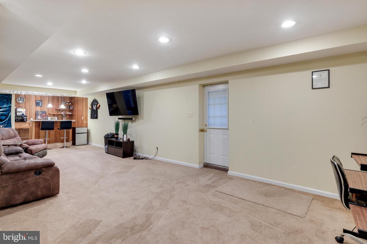 211 Windsor Ave