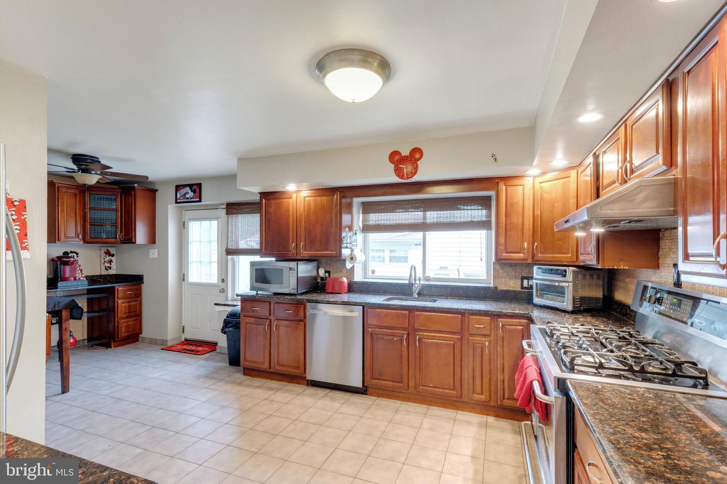 211 Windsor Ave