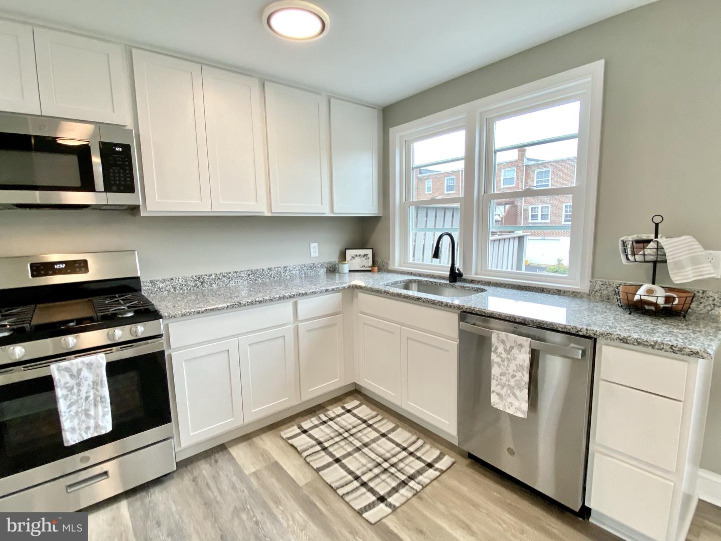 1309 W Elm St
