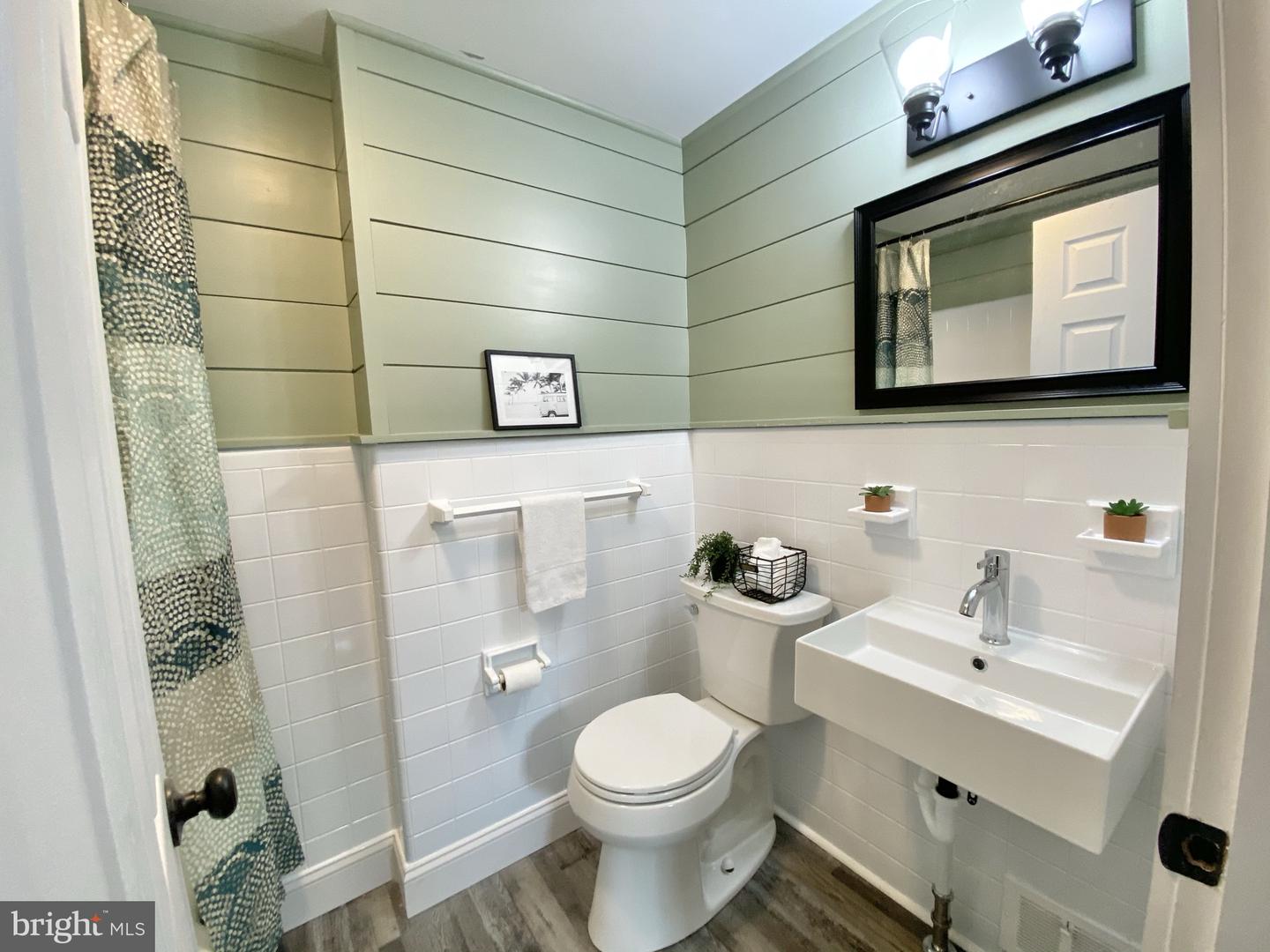 1309 W Elm St
