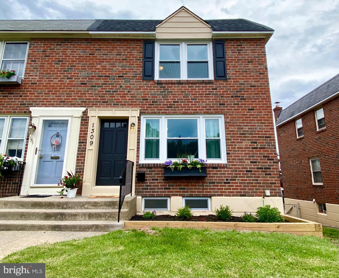 1309 W Elm St