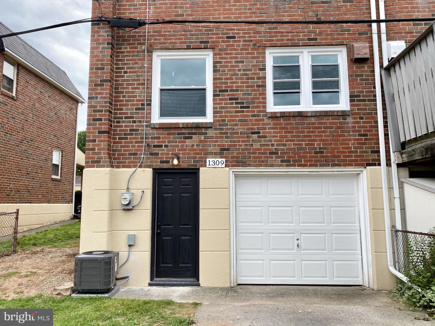 1309 W Elm St