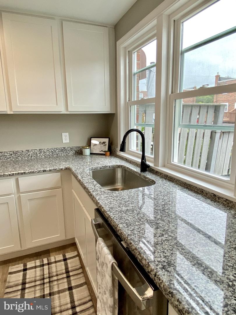 1309 W Elm St