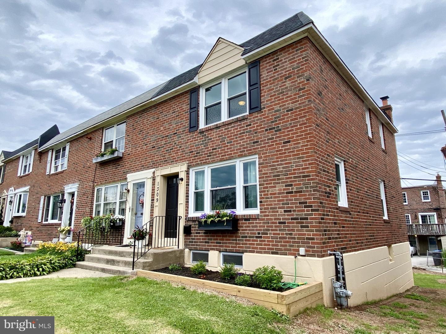 1309 W Elm St