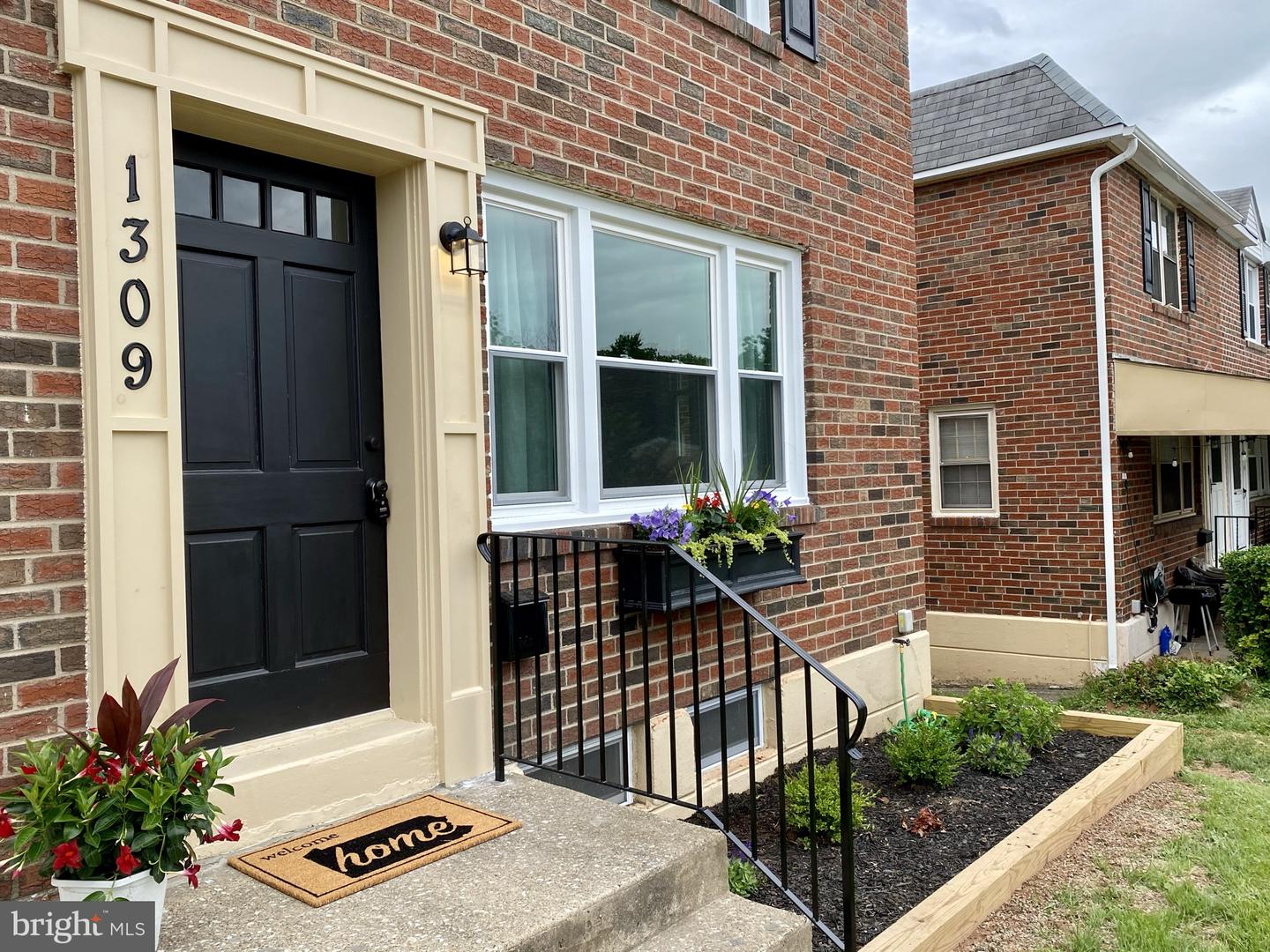 1309 W Elm St