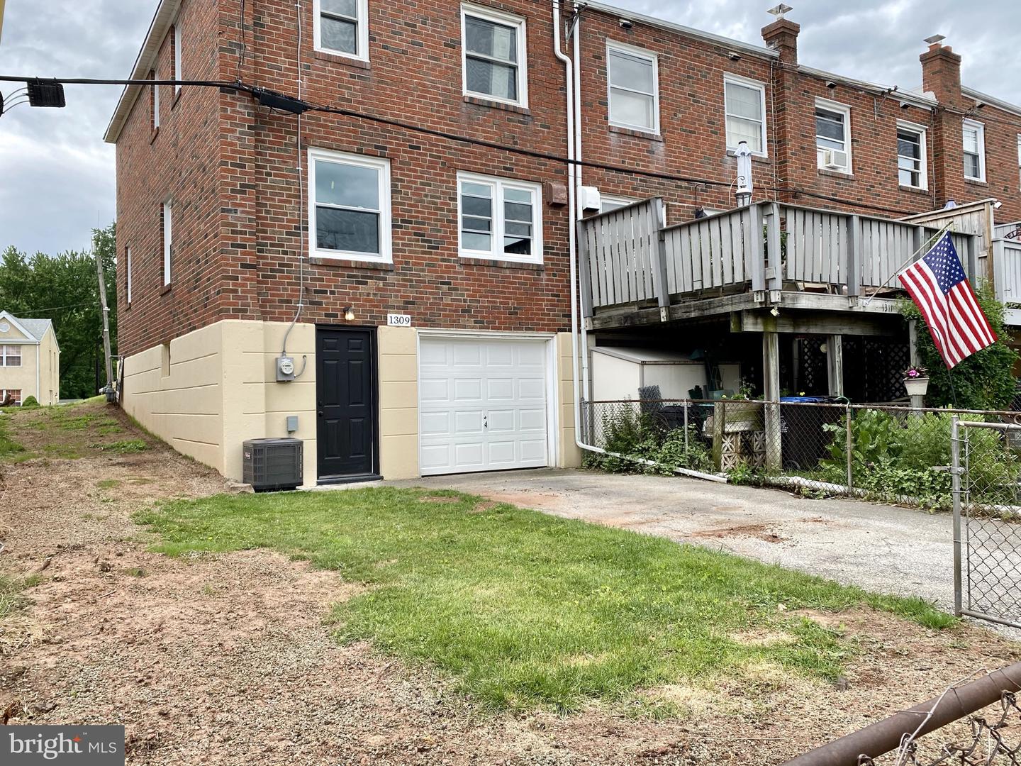 1309 W Elm St