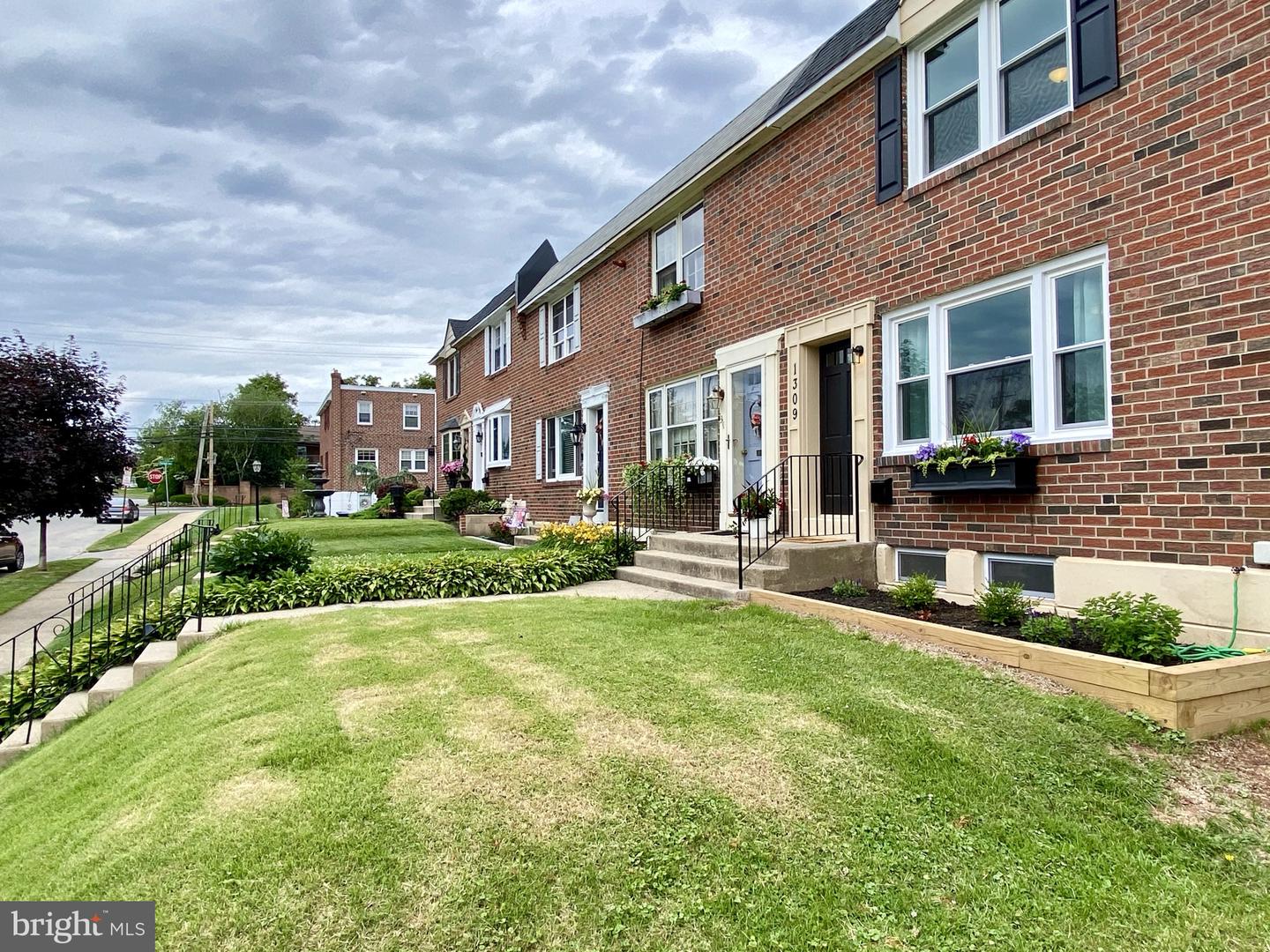 1309 W Elm St