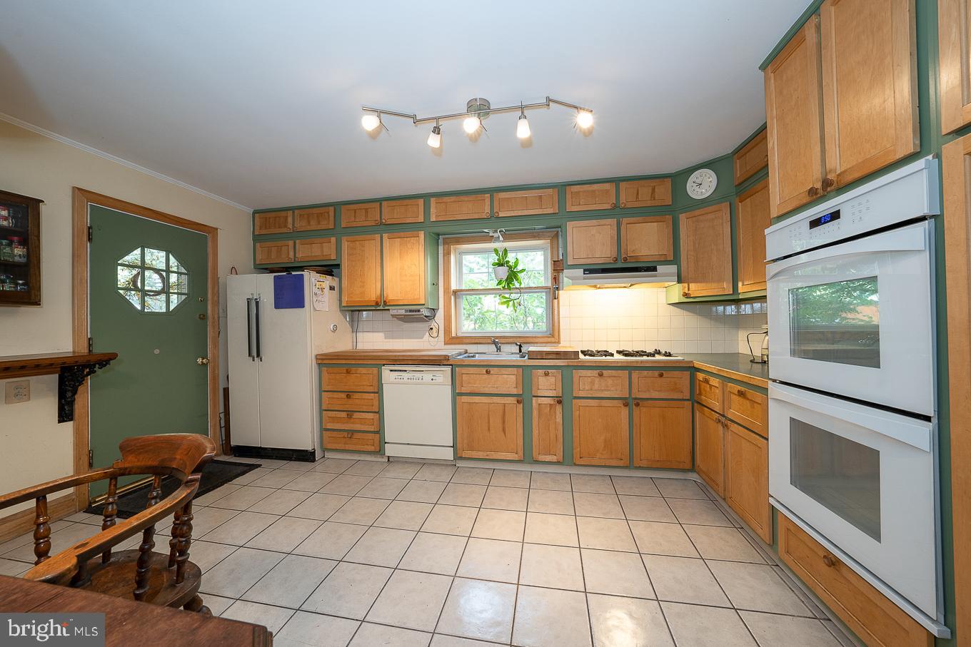 408 S Sterling Rd
