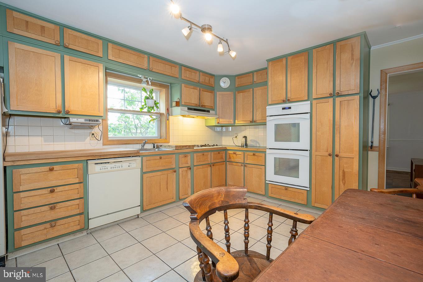 408 S Sterling Rd