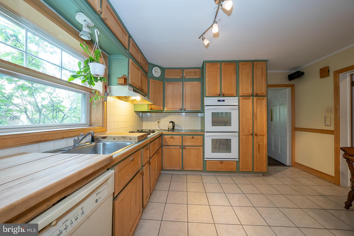 408 S Sterling Rd