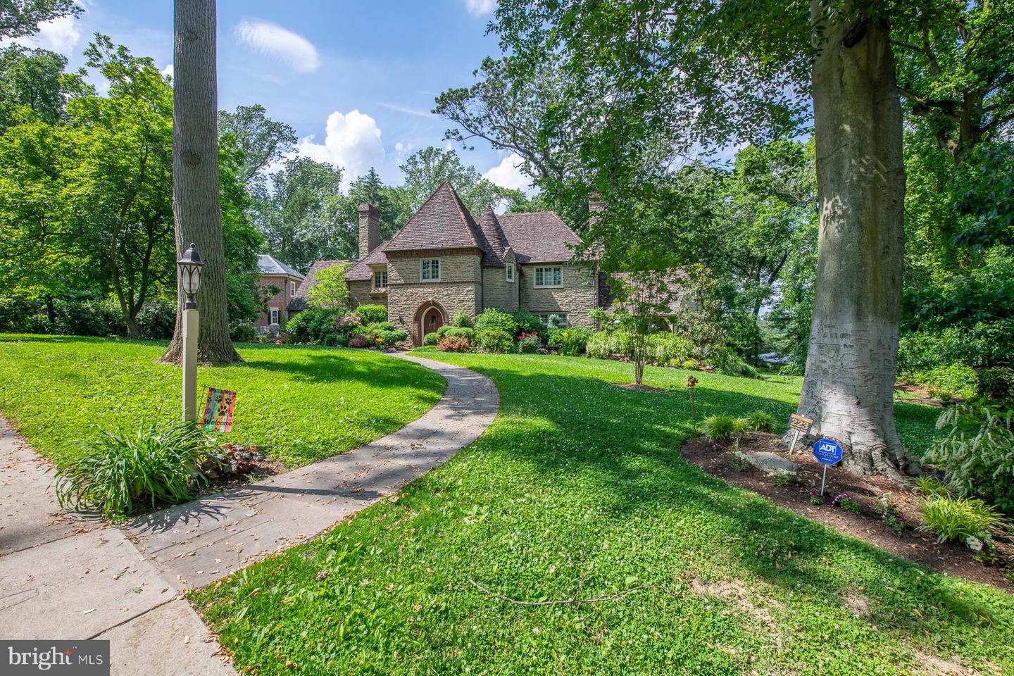 223 Hamilton Rd