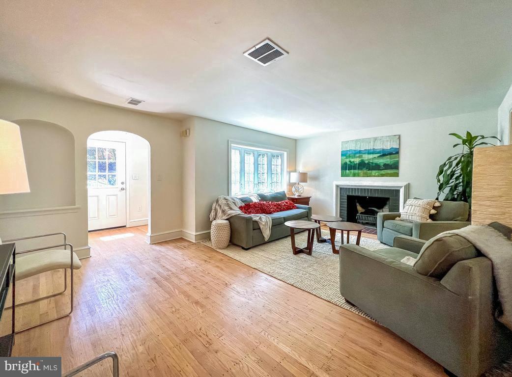 427 N Sterling Rd