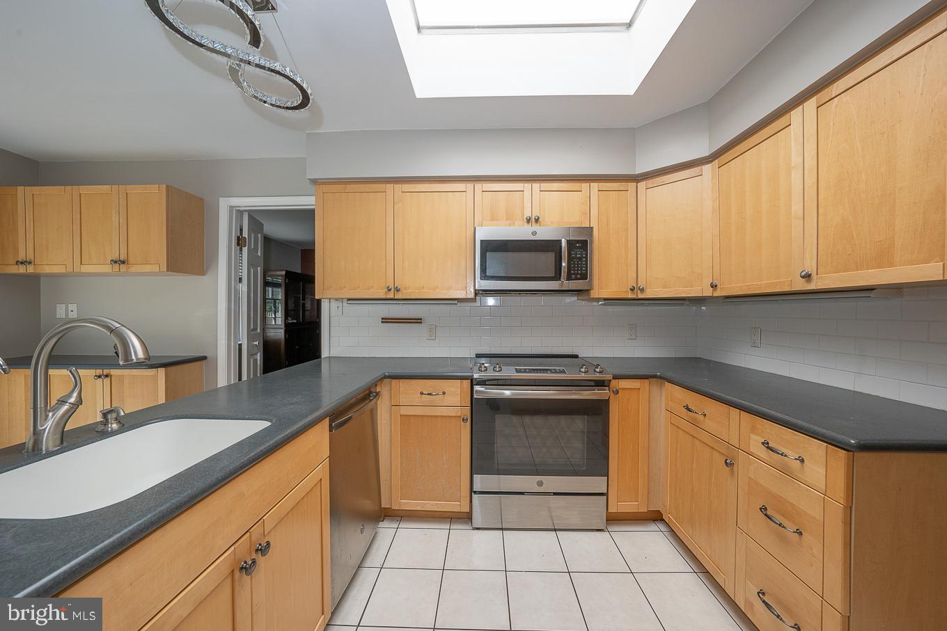 25 Hansen Ct