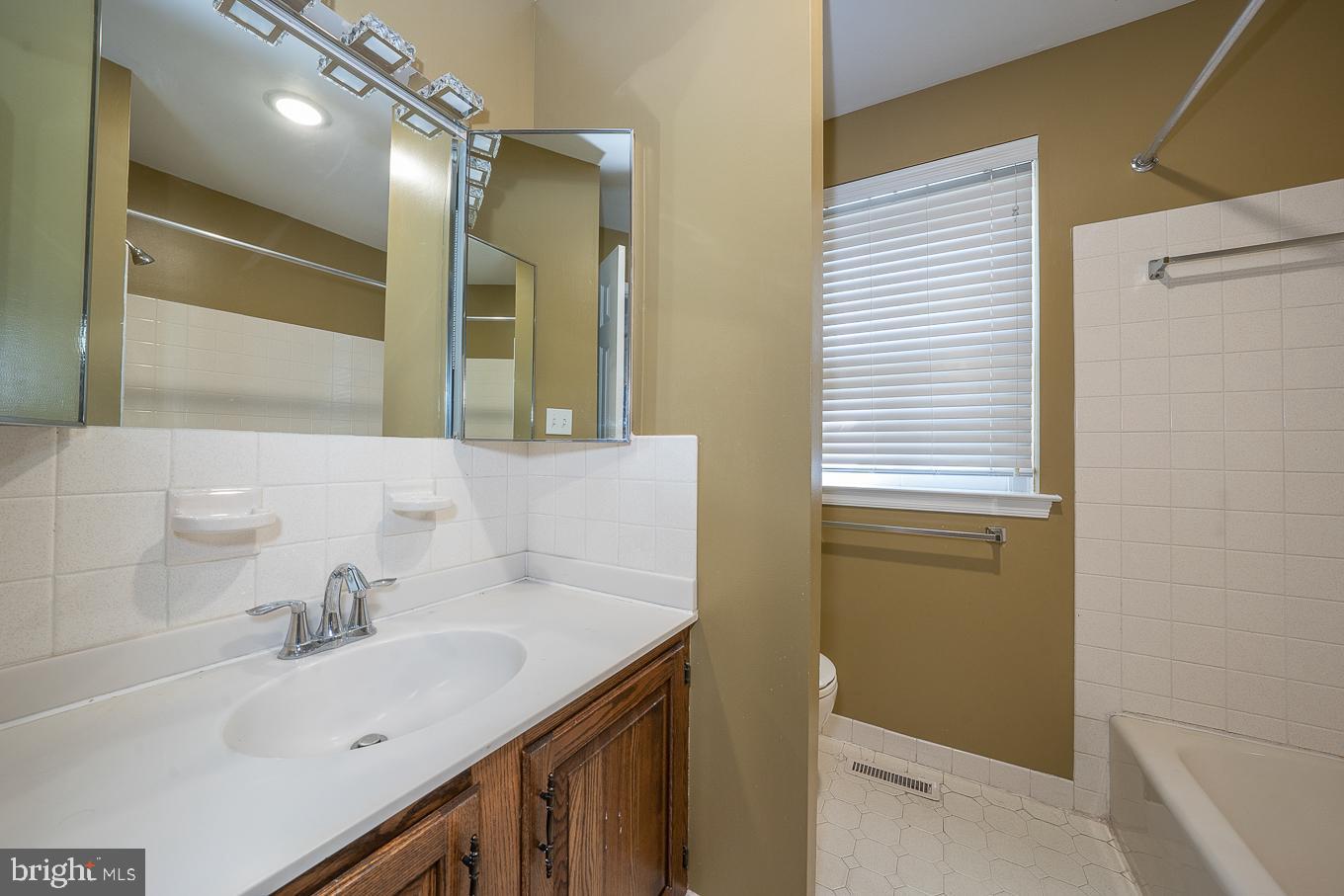25 Hansen Ct