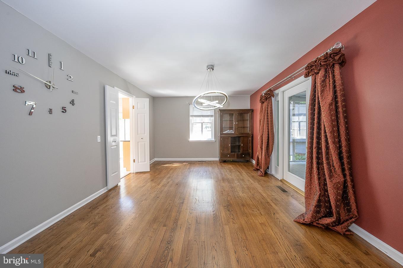 25 Hansen Ct
